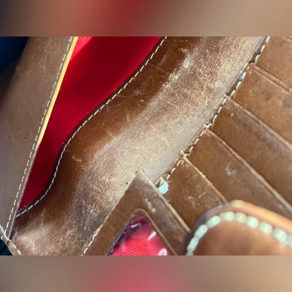 Vintage Dooney & Bourke Croc-Embossed Tan Leather Wallet - Picture 9 of 11